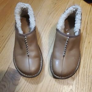 UGG Womens Slip On. Bettey Brown. size 7